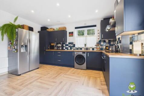EweMove Estate Agents Basingstoke - Linseed Way 