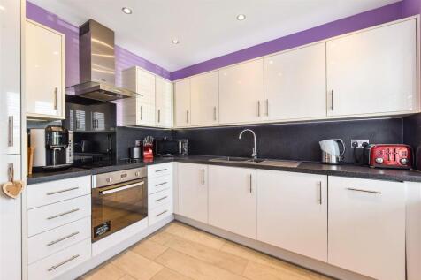 Ellisons Crescent, Waterlooville photo 4