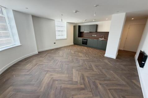 KITCHEN/LIVING