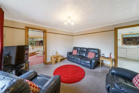 4 bed, 3 bath Detached in Cardiff - Photo 4
