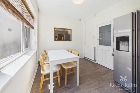 Neal Avenue, Heald Green, Cheadle, Greater Manchester, SK8 photo 4
