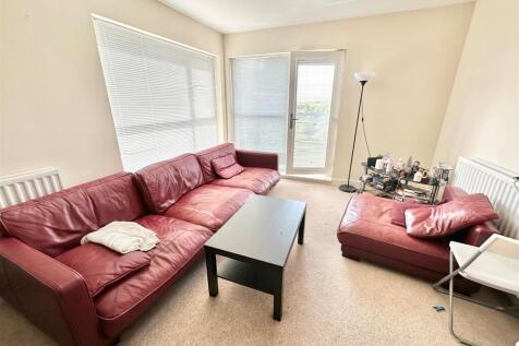 LIVING ROOM.jpg