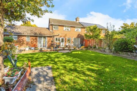 Haywards Heath, RH16 - property photo