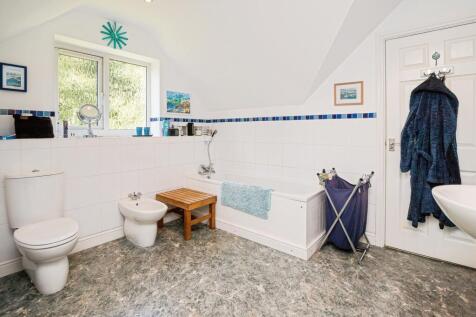 Jack &amp; Jill Bathroom