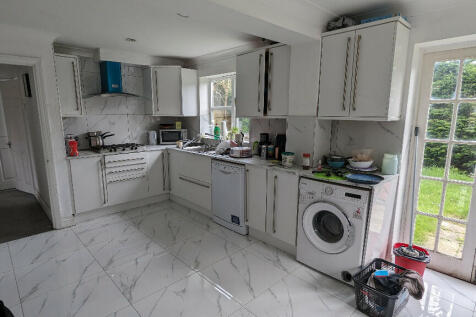 Lacewood Gardens, Reading, Berkshire, RG2 photo 4