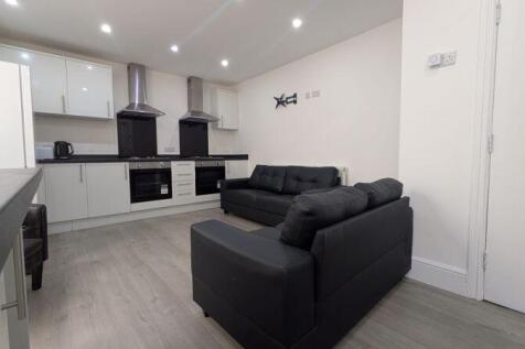 Rolleston Drive, Lenton,  Nottingham photo 4