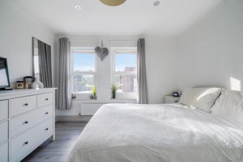 Bedroom 1 (2)