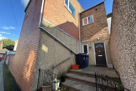 2-bed house on Albert Road, Cleethorpes, £550/mo