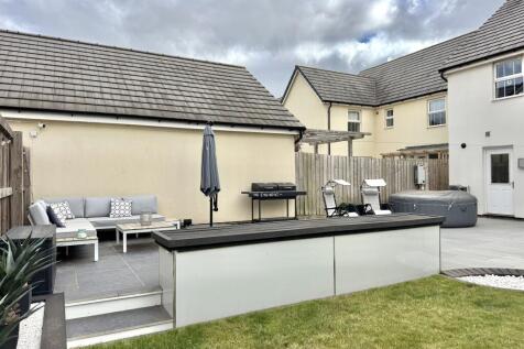 Enclosed Landscaped Garden