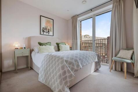 02-99ba82259-HMF-JJ-Clift House-6 (1)-medium.jpg