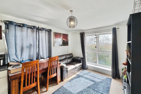 81 Frederick Drive, Peterborough, PE4 photo 3