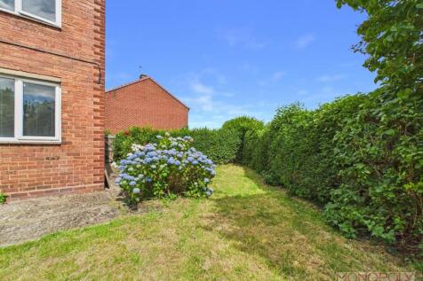 CAM01943G0-PR0710-STILL006.jpg