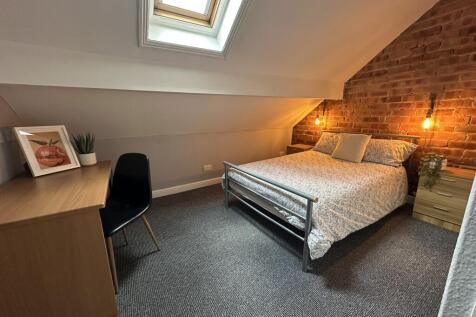 Ripon St // 4 Bed // SEPT 2027 photo 3