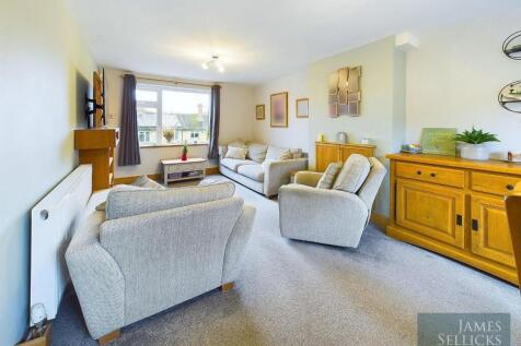 Through Lounge/Dining Room