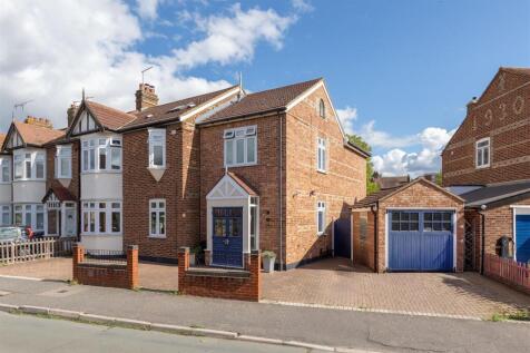 Warboys Crescent, E4