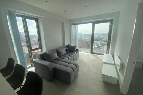 1-bed flat on Hulme Street, Salford, £1,250/mo