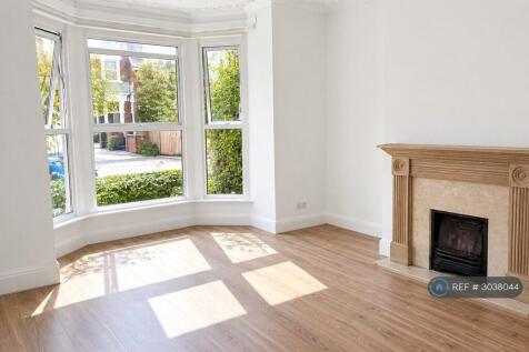 Lounge With Bay Window