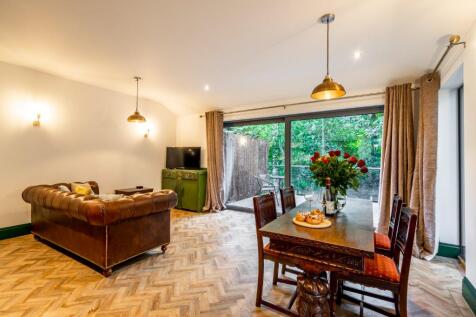 Acomb Road, York, North Yorkshire, YO24 photo 4