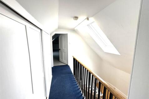 2nd floor landing.jpeg