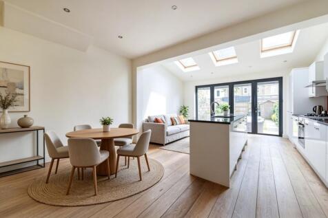This room has been virtually staged for visual pur