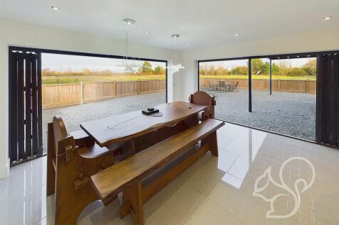 Kitchen / Living Area