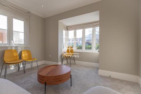 WHISTLER DRIVE BARNET photo 4