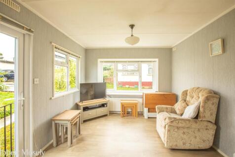 20261007-5 St Ann's Way-2.jpg