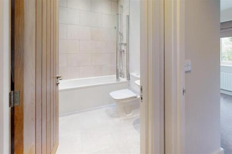 3-Old-Bush-Gardens-Bathroom.jpg