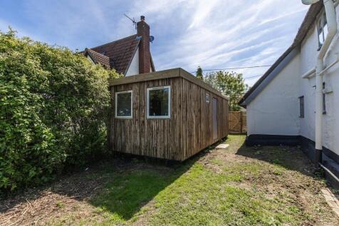 White Cottage Hou...