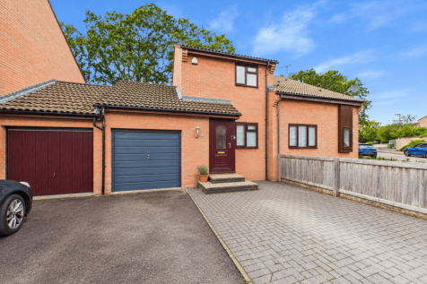 Two-Bedroom Semi-Detached House with Garage and W