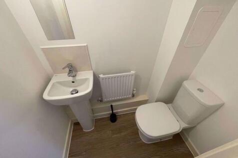 3 Bedroom house to rent, Homington Avenue, Badbury Park photo 3