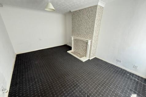 Chequers Close, Pontefract, West Yorkshire, WF8 photo 4