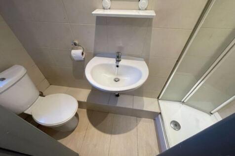 Un-furnished studio flat to rent, all bills included, Hunt Street, Old Town photo 3