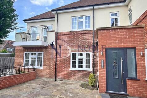 TWO BEDROOM GROUND FLOOR FLAT IN OSTERLEY