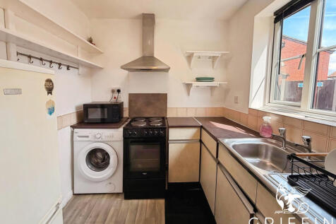 Crest Avenue, Grays, RM17 photo 4