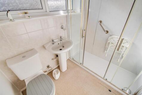 SHOWER ROOM/W.C.