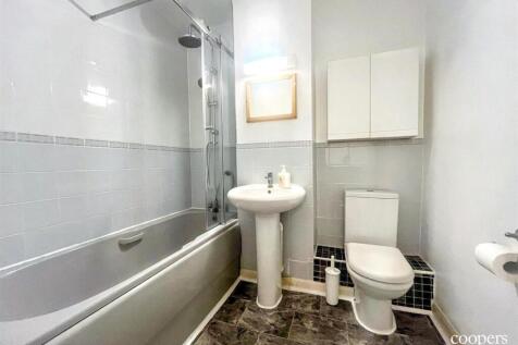 Bathroom (1).jpg