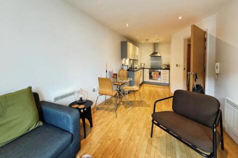 1-bed flat on One Brewery Wharf, Waterloo Street, Leeds, West Yorkshire, LS10, £925/mo