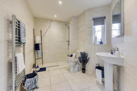 28 Cobham Close-07.jpg