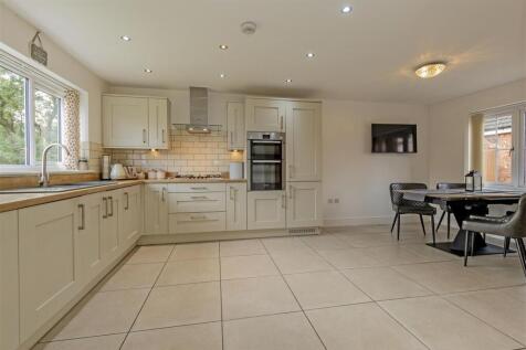 Impressive Dining Kitchen
