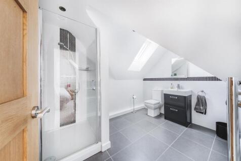 Well Appointed En-Suite Shower Room