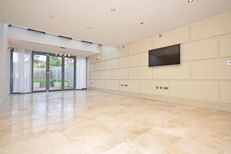 3 Bedroom House in GL52 5AH