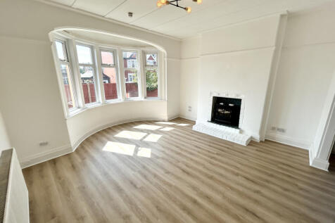 South Park Drive,  Blackpool, FY3 photo 3