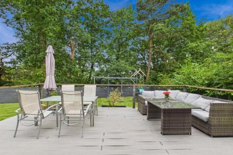 CAM03729G0-PR0082-STILL015