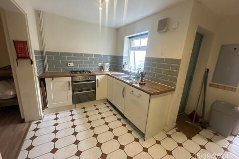 4 bedroom residential for rent