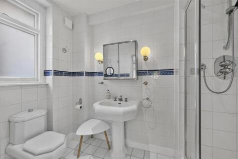 bathroom3 (2).jpg