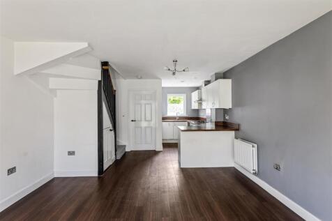 32 Funnell Drive-12.jpg