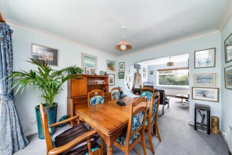 OPEN-PLAN LIVING DINING ROOM - DINING AREA