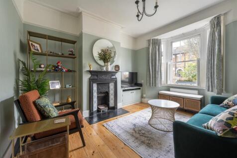 Halstead Road, E11