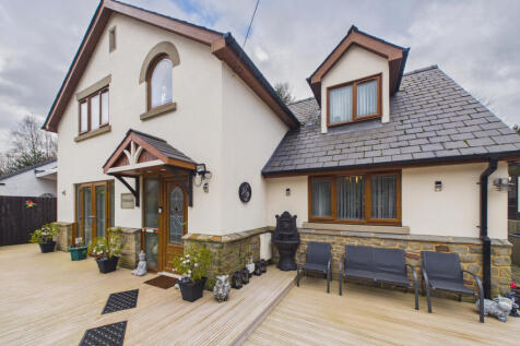 Immaculate and individually designed four bedroom